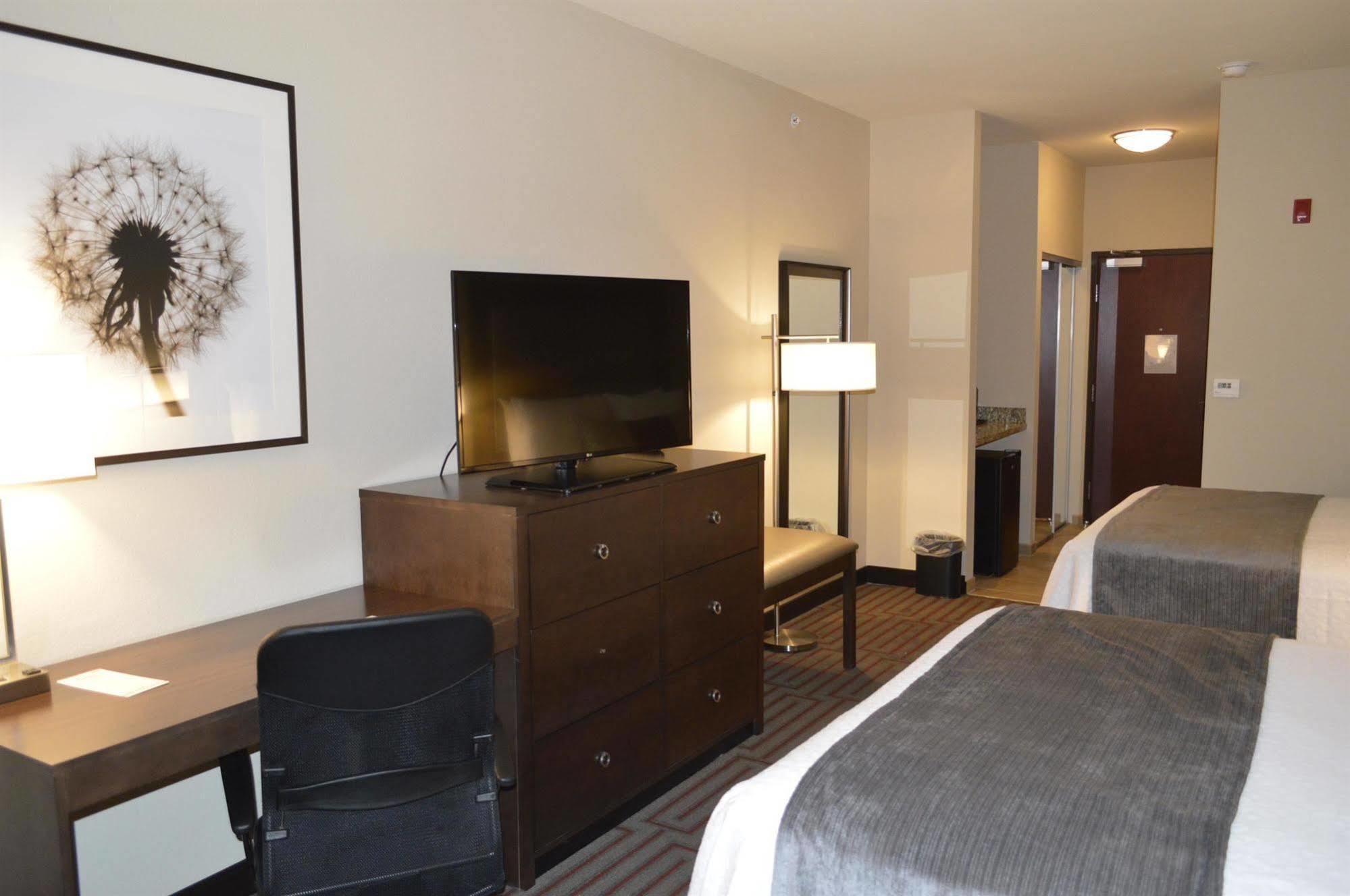 Best Western Plus Stevens County Hotel